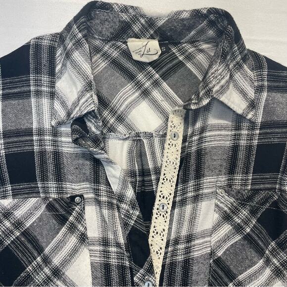 Plaid Button Down Shirt Tunic Distressed Crochet Lace brown black Size Small - Picture 2 of 8